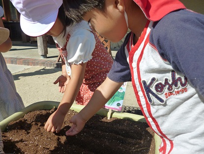 http://www2.fukujo.ac.jp/kinder/diary/P1050525.JPG